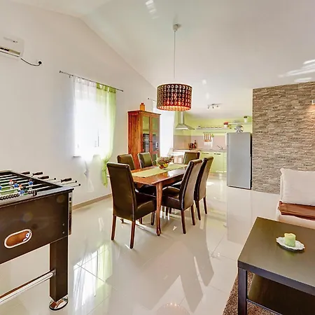 Stunning In Betiga With Kitchen Nyaraló Barbariga